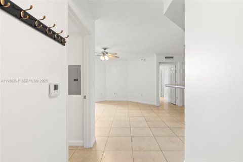 Condo in Hollywood, Florida, 2 bedrooms  № 1994196 - photo 3