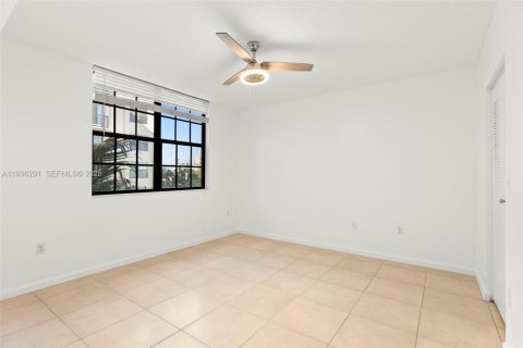 Condo in Hollywood, Florida, 2 bedrooms  № 1994196 - photo 18