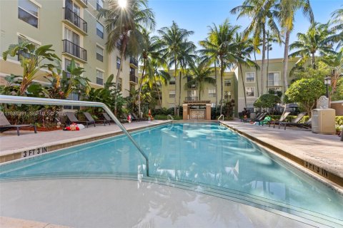 Condo in Hollywood, Florida, 2 bedrooms  № 1994196 - photo 27