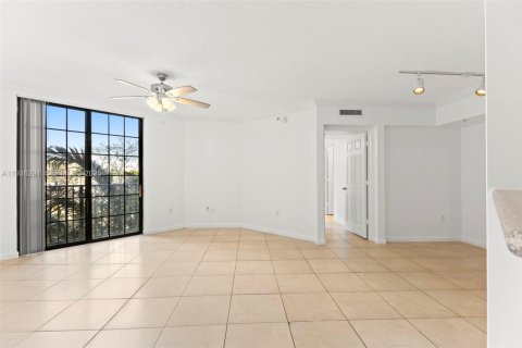 Condo in Hollywood, Florida, 2 bedrooms  № 1994196 - photo 2