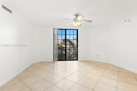 Condo in Hollywood, Florida, 2 bedrooms  № 1994196 - photo 4