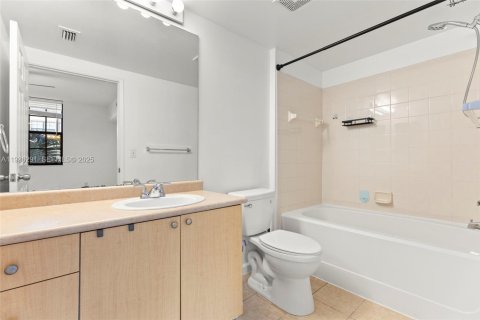 Condo in Hollywood, Florida, 2 bedrooms  № 1994196 - photo 22