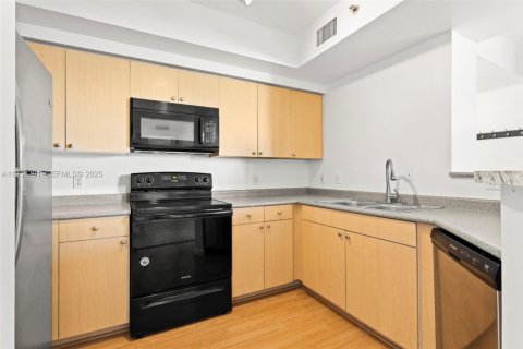 Condo in Hollywood, Florida, 2 bedrooms  № 1994196 - photo 9