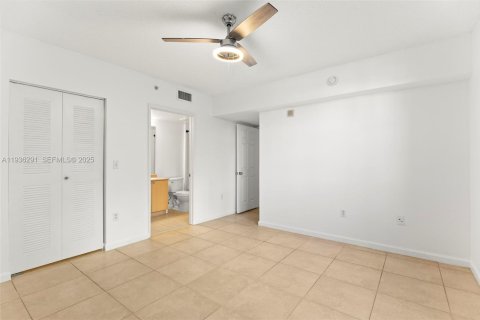 Condo in Hollywood, Florida, 2 bedrooms  № 1994196 - photo 19