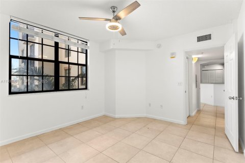 Condo in Hollywood, Florida, 2 bedrooms  № 1994196 - photo 14