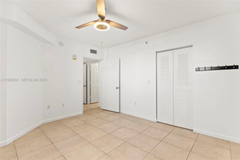 Condo in Hollywood, Florida, 2 bedrooms  № 1994196 - photo 15