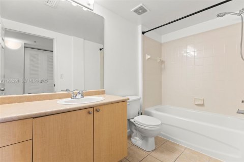 Condo in Hollywood, Florida, 2 bedrooms  № 1994196 - photo 12