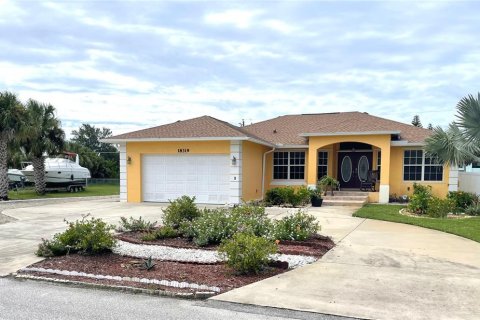Casa en venta en Port Charlotte, Florida, 3 dormitorios, 153.94 m2 № 1906524 - foto 1