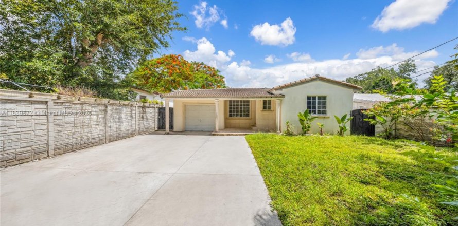 Villa ou maison à Miami, Floride 3 chambres, 136.38 m2 № 1830664