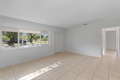 Villa ou maison à louer à Fort Lauderdale, Floride: 3 chambres, 92.9 m2 № 2177076 - photo 3