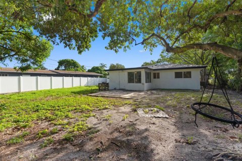 Villa ou maison à louer à Fort Lauderdale, Floride: 3 chambres, 92.9 m2 № 2177076 - photo 27