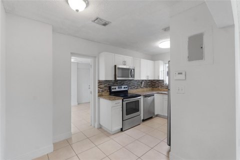 Villa ou maison à louer à Fort Lauderdale, Floride: 3 chambres, 92.9 m2 № 2177076 - photo 12