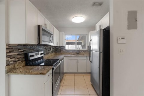 Villa ou maison à louer à Fort Lauderdale, Floride: 3 chambres, 92.9 m2 № 2177076 - photo 13