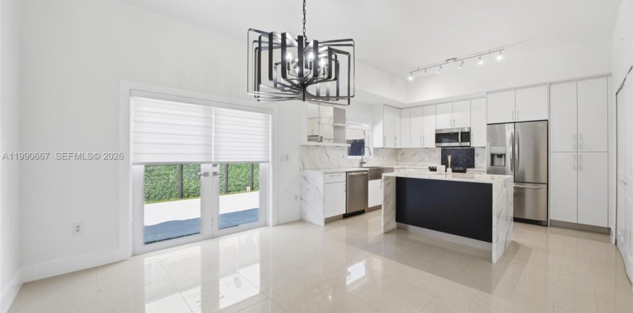 Adosado en Cutler Bay, Florida 2 dormitorios, 141.03 m2 № 2052092