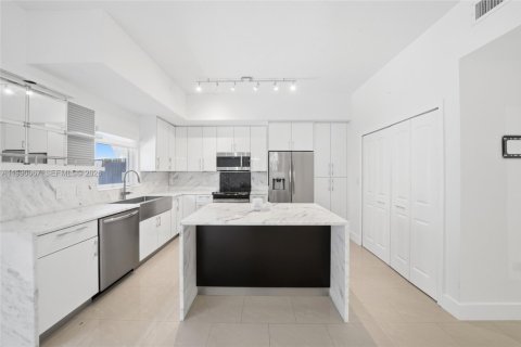 Adosado en alquiler en Cutler Bay, Florida, 2 dormitorios, 141.03 m2 № 2052092 - foto 3