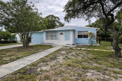 House in Fort Lauderdale, Florida 2 bedrooms, 101.82 sq.m. № 2262653 - photo 7