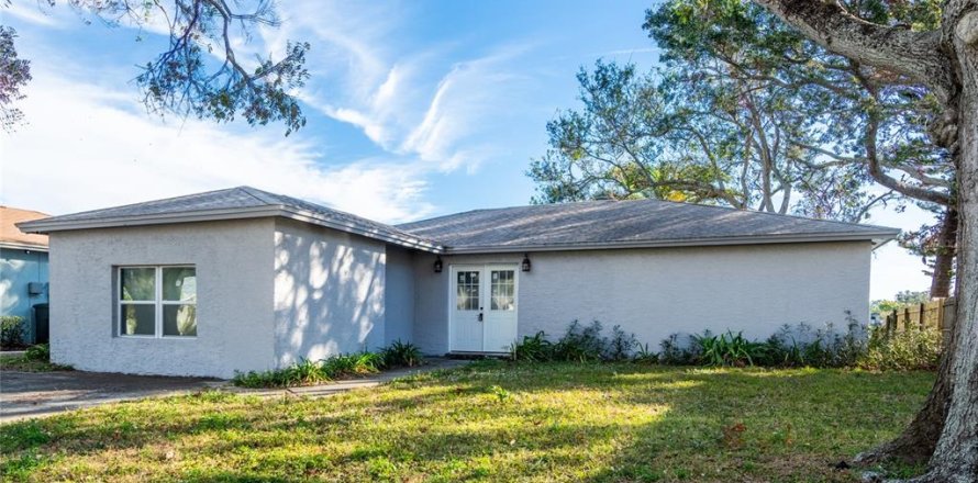 House in Largo, Florida 2 bedrooms, 185.8 sq.m. № 1689615