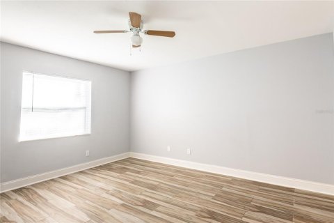 House in Largo, Florida 2 bedrooms, 185.8 sq.m. № 1689615 - photo 14