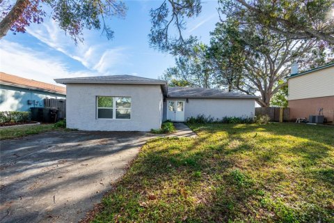 House in Largo, Florida 2 bedrooms, 185.8 sq.m. № 1689615 - photo 2