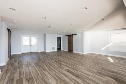 House in Largo, Florida 2 bedrooms, 185.8 sq.m. № 1689615 - photo 11