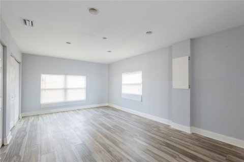 House in Largo, Florida 2 bedrooms, 185.8 sq.m. № 1689615 - photo 19