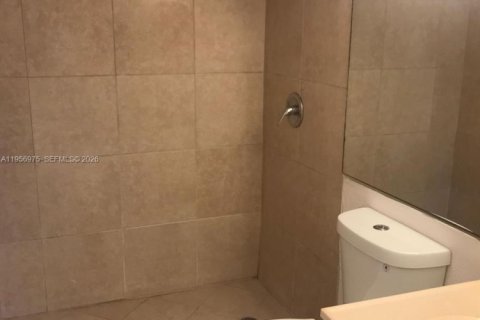 Снять в аренду кондоминиум в Майами, Флорида 2 спальни, 92.9м2, № 2019576 - фото 6