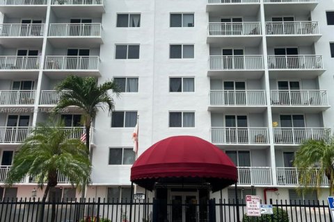 Снять в аренду кондоминиум в Майами, Флорида 2 спальни, 92.9м2, № 2019576 - фото 23