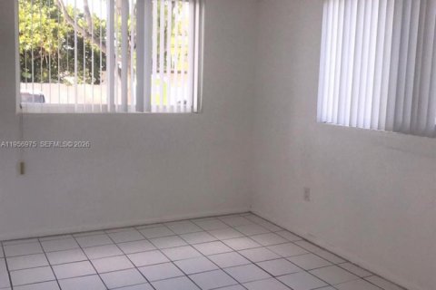 Снять в аренду кондоминиум в Майами, Флорида 2 спальни, 92.9м2, № 2019576 - фото 12