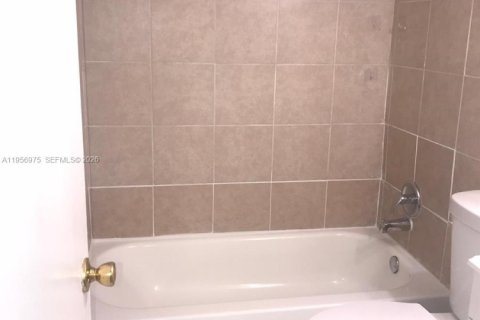 Снять в аренду кондоминиум в Майами, Флорида 2 спальни, 92.9м2, № 2019576 - фото 14