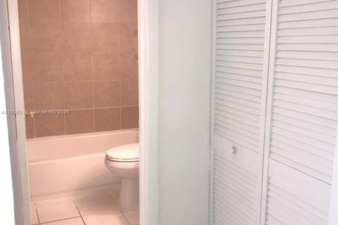 Снять в аренду кондоминиум в Майами, Флорида 2 спальни, 92.9м2, № 2019576 - фото 15