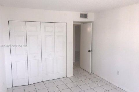 Снять в аренду кондоминиум в Майами, Флорида 2 спальни, 92.9м2, № 2019576 - фото 11