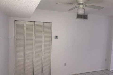 Снять в аренду кондоминиум в Майами, Флорида 2 спальни, 92.9м2, № 2019576 - фото 21