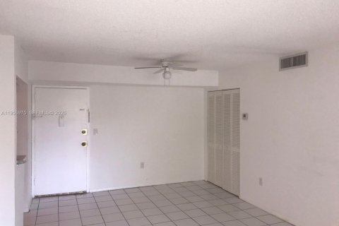 Снять в аренду кондоминиум в Майами, Флорида 2 спальни, 92.9м2, № 2019576 - фото 2