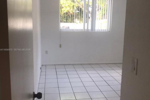 Снять в аренду кондоминиум в Майами, Флорида 2 спальни, 92.9м2, № 2019576 - фото 4