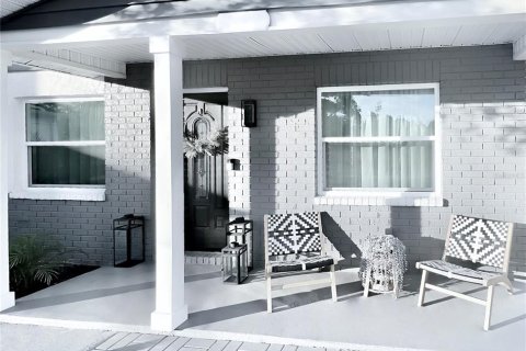 House in Tampa, Florida 3 bedrooms, 189.24 sq.m. № 2102887 - photo 9