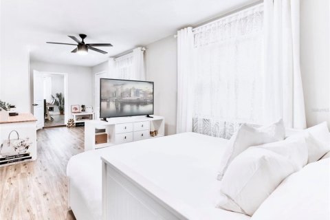 House in Tampa, Florida 3 bedrooms, 189.24 sq.m. № 2102887 - photo 7