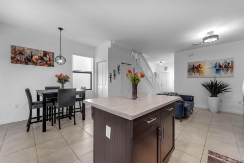 Townhouse in Homestead, Florida 3 bedrooms, 123.37 sq.m. № 2252219 - photo 6