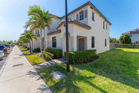 Townhouse in Homestead, Florida 3 bedrooms, 123.37 sq.m. № 2252219 - photo 23