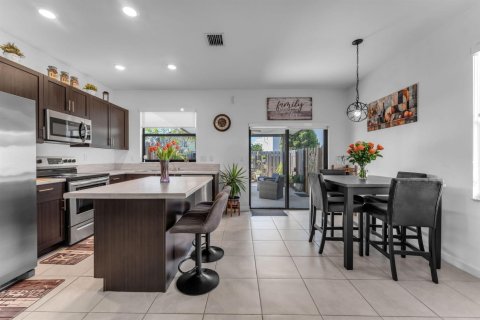 Townhouse in Homestead, Florida 3 bedrooms, 123.37 sq.m. № 2252219 - photo 3