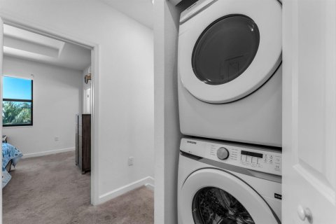Townhouse in Homestead, Florida 3 bedrooms, 123.37 sq.m. № 2252219 - photo 16