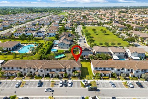 Townhouse in Homestead, Florida 3 bedrooms, 123.37 sq.m. № 2252219 - photo 25
