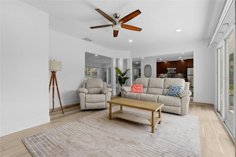 House in Sarasota, Florida 3 bedrooms, 203.18 sq.m. № 2228349 - photo 12