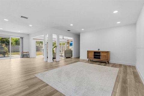 House in Sarasota, Florida 3 bedrooms, 203.18 sq.m. № 2228349 - photo 7