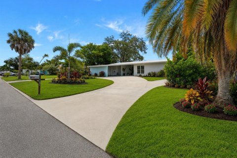 House in Sarasota, Florida 3 bedrooms, 203.18 sq.m. № 2228349 - photo 3