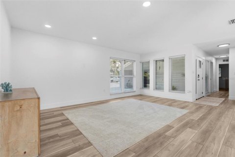 House in Sarasota, Florida 3 bedrooms, 203.18 sq.m. № 2228349 - photo 22