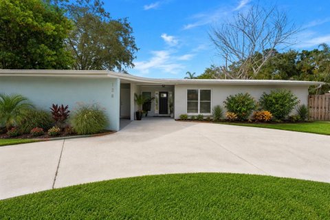House in Sarasota, Florida 3 bedrooms, 203.18 sq.m. № 2228349
