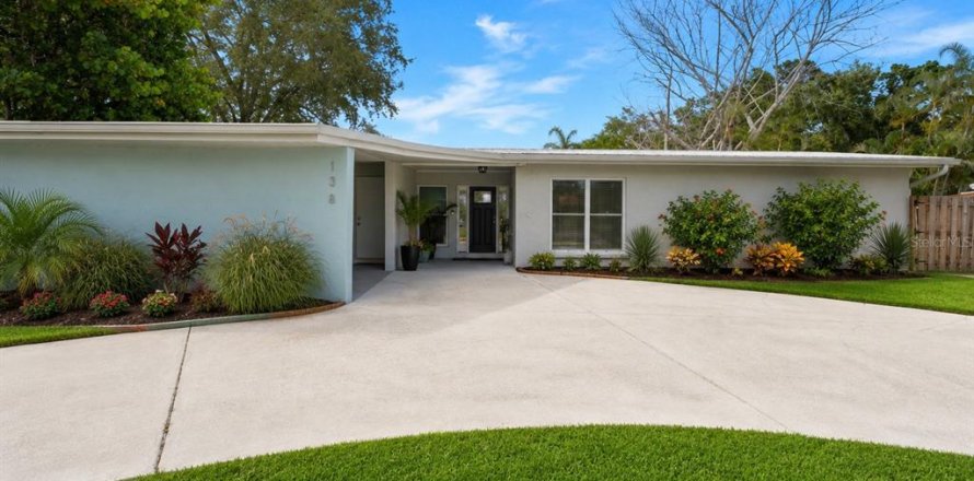 House in Sarasota, Florida 3 bedrooms, 203.18 sq.m. № 2228349