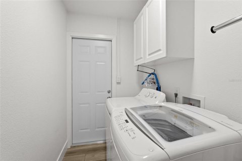 House in Sarasota, Florida 3 bedrooms, 203.18 sq.m. № 2228349 - photo 30