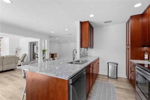 House in Sarasota, Florida 3 bedrooms, 203.18 sq.m. № 2228349 - photo 15