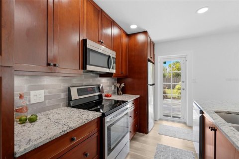 House in Sarasota, Florida 3 bedrooms, 203.18 sq.m. № 2228349 - photo 14